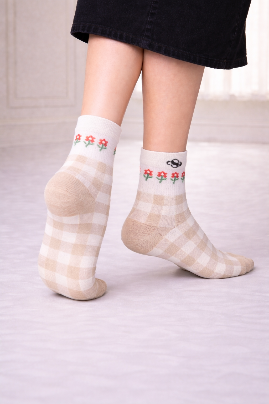 Cream Minimal Ankle Socks – Clean Neutral Finish